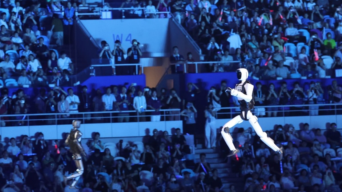 Honor's Lightning Humanoid Robot Breaks Usain Bolt's 100m Sprint Record